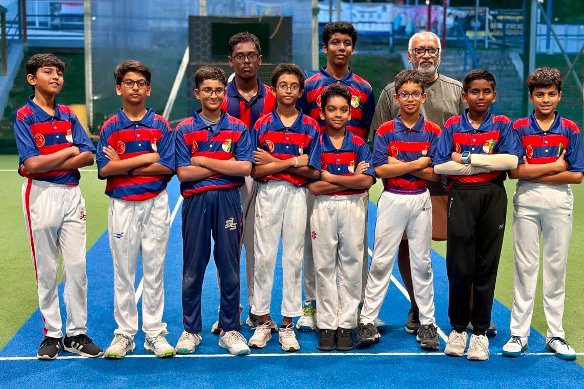 உலக உள்ளரங்கு கிரிக்கெட் போட்டியில் சிங்கப்பூர் சிறுவர்கள்