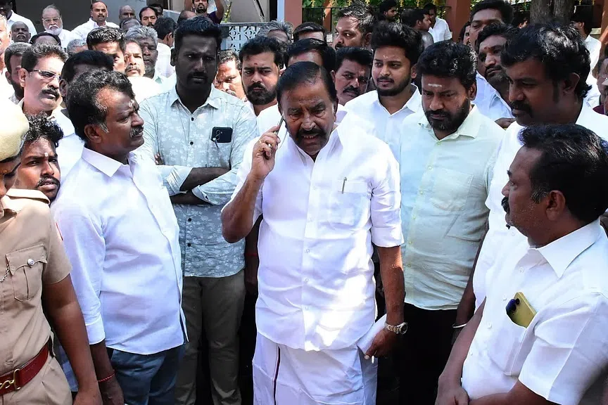 ரூ.100 கோடி முறைகேடு; அன்பில் மகேஸ் வீட்டில் காவல்துறை சோதனை