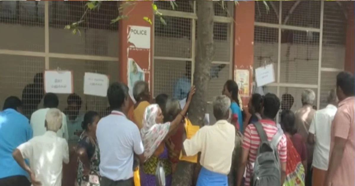 தமிழ்நாட்டில் முதியோர் ஓய்வூதியத் தொகை தாமதம்: முதியோர்கள் அலைக்கழிப்பு