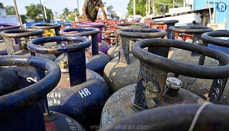 வணிக காஸ் சிலிண்டர் விலை உயர்வு சென்னையில் ரூ.66.50 உயர்ந்து ரூ.2,983க்கு விற்பனை: டீ, காபி, உணவுப் பண்டங்கள் விலை உயரும்; பொதுமக்கள் தல