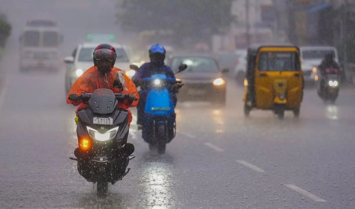 தமிழ்நாட்டில் இன்றும் நாளையும் கனமழைக்கு வாய்ப்பு..! 27 மாவட்டங்களில் மிதமான மழை எச்சரிக்கை..