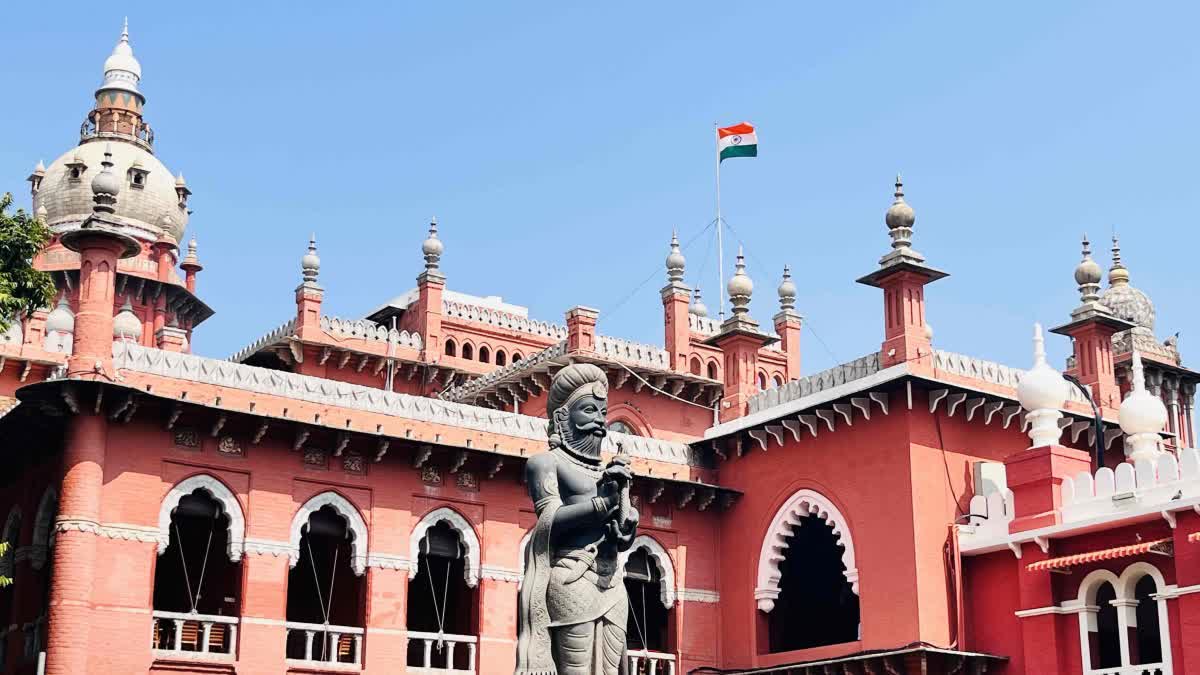 அதிமுக எம்எல்ஏக்கள் ராஜிநாமா வழக்கில் நாளை தீர்ப்பு
