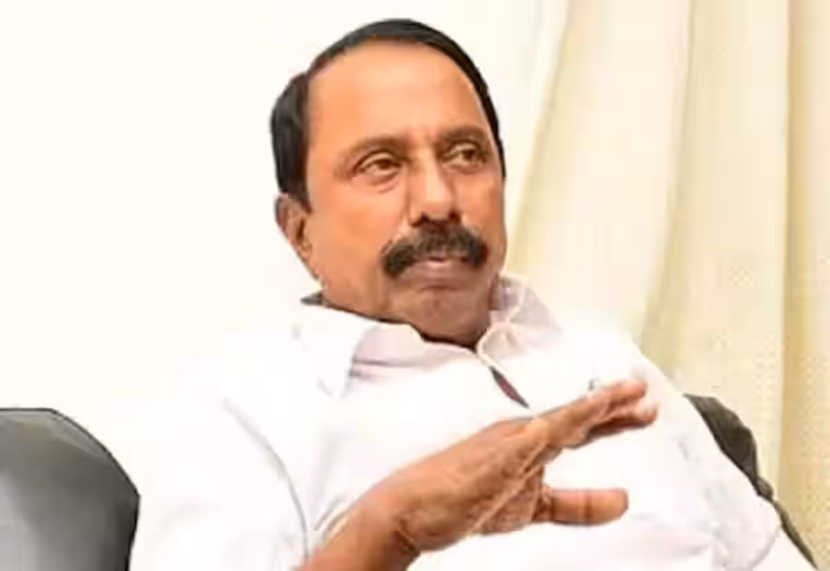அதிமுக எம்எல்ஏக்கள் 15 பேர் வெளியேற தயாராகி உள்ளனர்: அமைச்சர் செங்கோட்டையன்