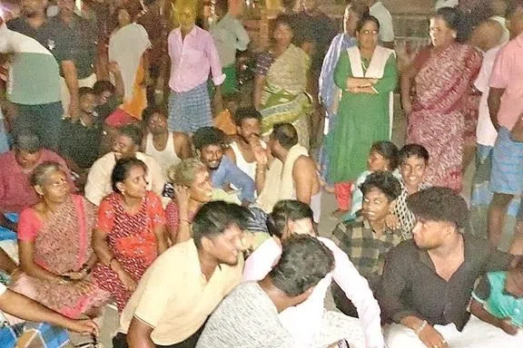சென்னை மின்வெட்டு: பொதுமக்கள் போராட்டம்