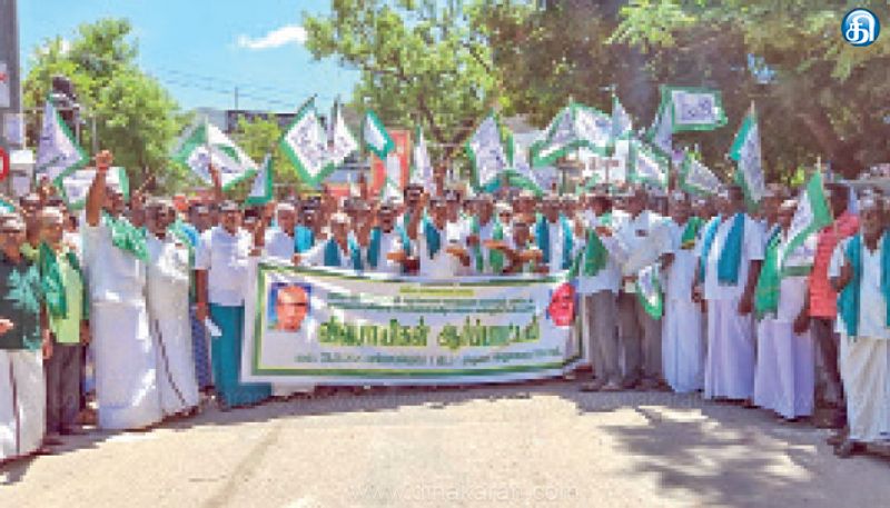 பயிர் கடன் முழுமையாக தள்ளுபடி செய்யக்கோரி பட்டையிட்டு மண்பானை ஏந்தி விவசாயிகள் ஆர்ப்பாட்டம்