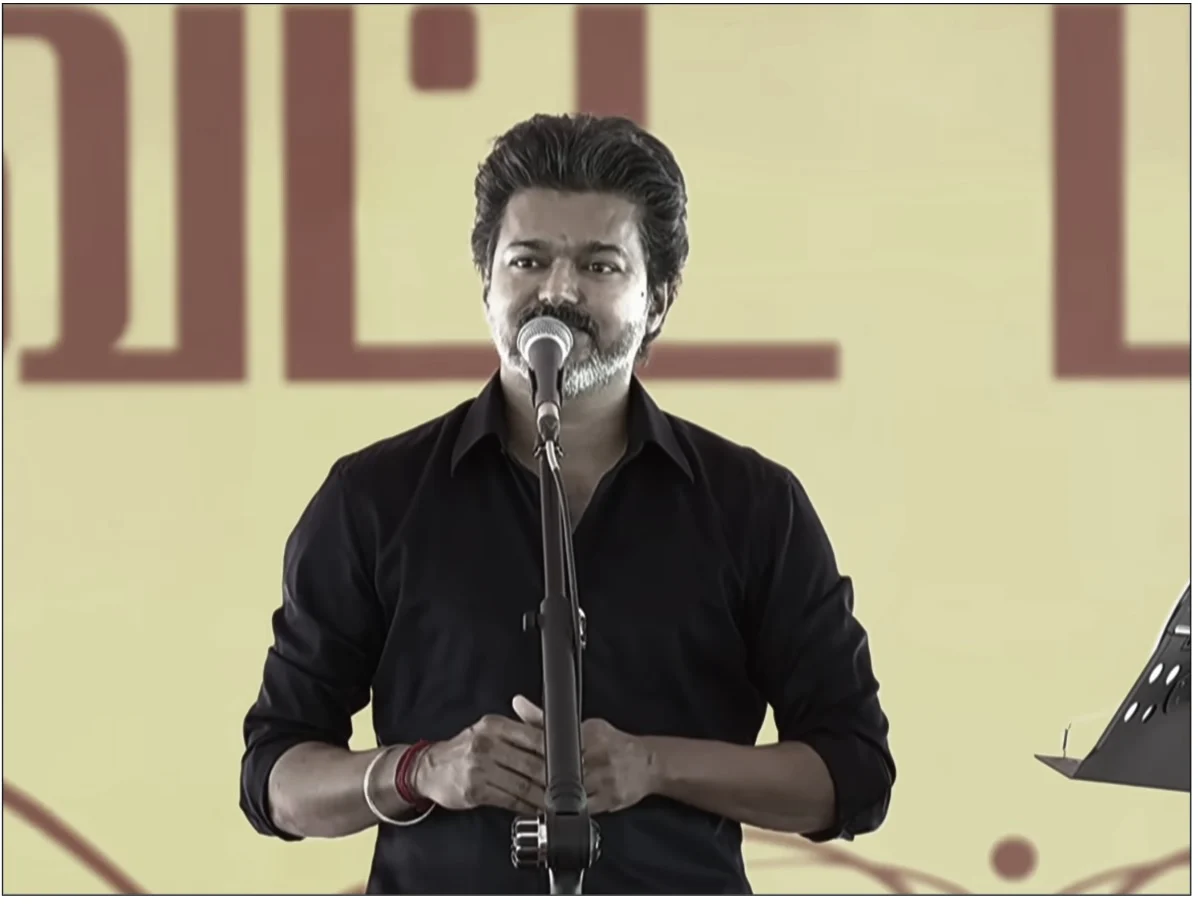 மனமறிந்து பொய்யுரைக்கும் விஜய்: தற்காதலால் சீரழியும் தார்மீக நெறி!