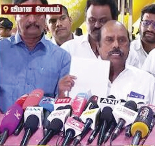 சிகிச்சை முடிந்து சிங்கப்பூரில் இருந்து திரும்பிய முன்னாள் அமைச்சர் எ.வ.வேலு