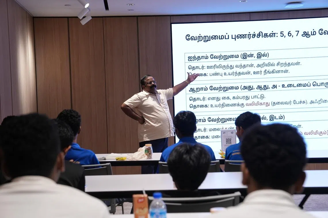 பிழையின்றி தமிழ் எழுதப் பயின்ற மாணவர்கள்