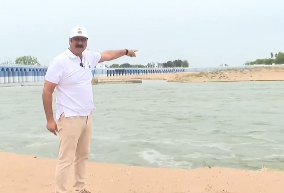 டெல்டாவை பாலையாக்க கர்நாடக அரசுடன் போட்டி போடக்கூடாது..!