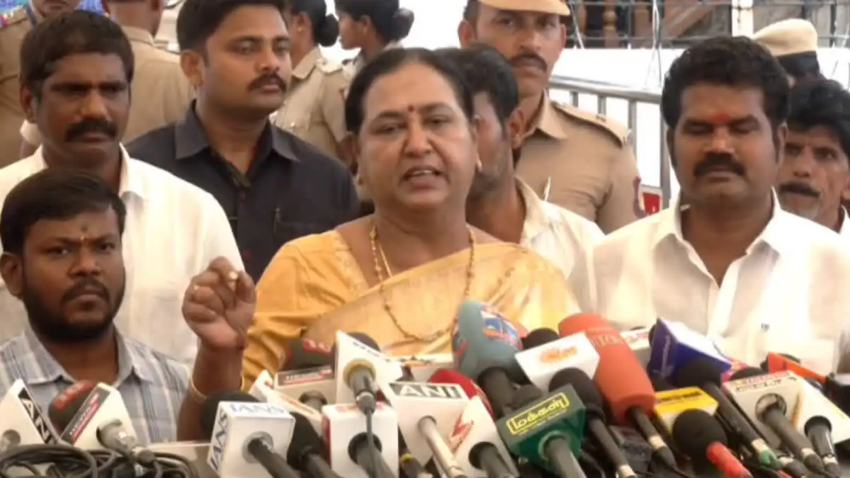 யாரும் அவசரப்படக்கூடாது. அவசரப்பட்டு ராஜினாமா செய்வது தவறான முன்னுதாரணம்
