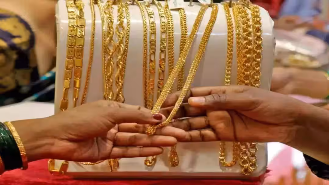 GOLD AND SILVER RATE TODAY : நகைப்பிரியர்களுக்கு ஷாக்.! மீண்டும் உயர்ந்த தங்கம் விலை