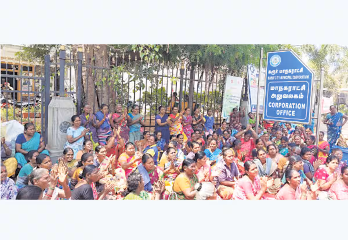 மாநகராட்சி அலுவலகம் முன் துாய்மை பணியாளர்கள் 3வது நாளாக போராட்டம்
