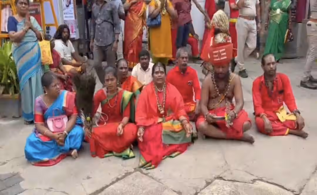 மீனாட்சி அம்மன் கும்பாபிஷேகம்: தமிழ் ஓதுவார்கள் புறக்கணிப்பு? அமைச்சர்கள்