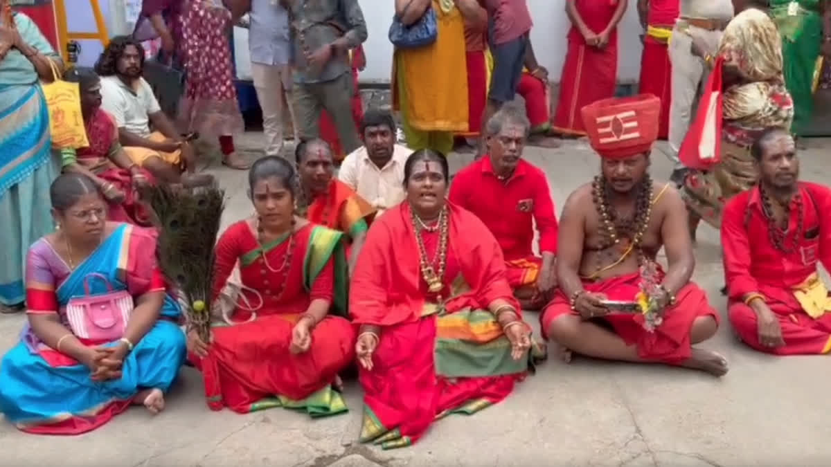 மீனாட்சி அம்மன் கோயில் கும்பாபிஷேகத்தில் தமிழ் ஓதுவார்கள் புறக்கணிப்பு