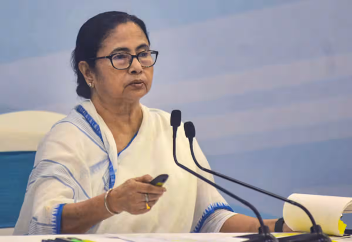 மம்தா தரப்புக்கு புதிய கட்சிப்பெயர், சின்னத்தை ஒதுக்கியது தேர்தல் கமிஷன்
