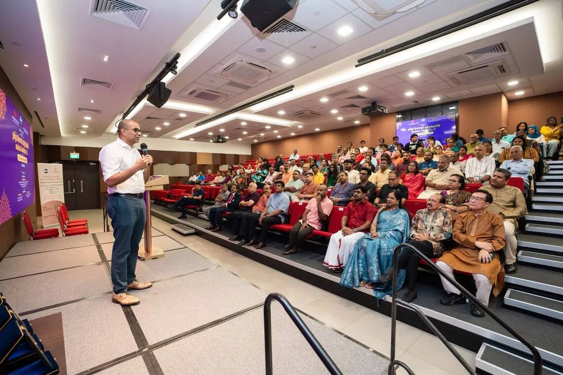 சிங்கப்பூரில் தமிழ் மொழியைப் பேண உறுதியுடன் செயல்பட வேண்டும்