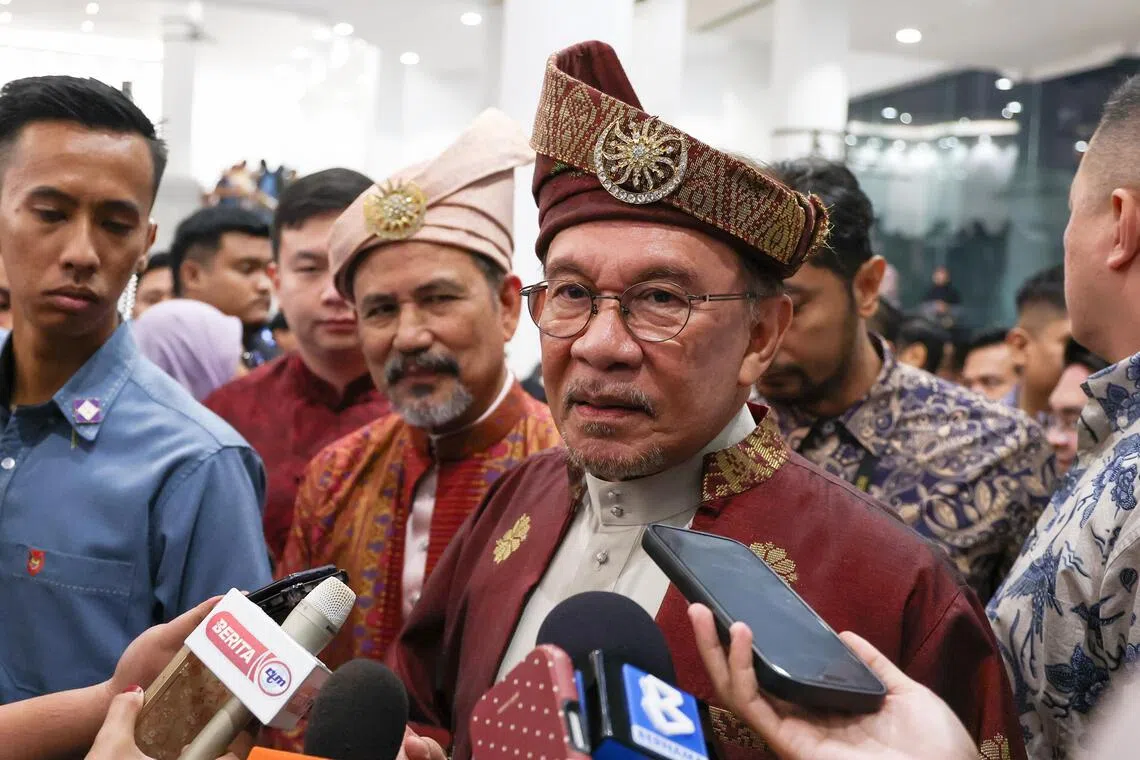 இனவாத அரசியல் வேண்டாம்: அன்வார்