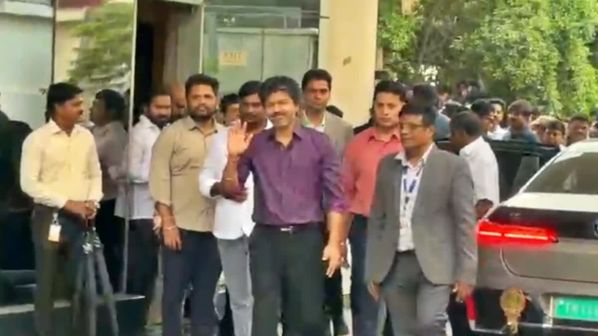 கொளத்தூர் எம்எல்ஏ வி.எஸ்.பாபு உடல்நிலை: மருத்துவமனைக்கு நேரில் சென்று விசாரித்த முதல்வர் விஜய்
