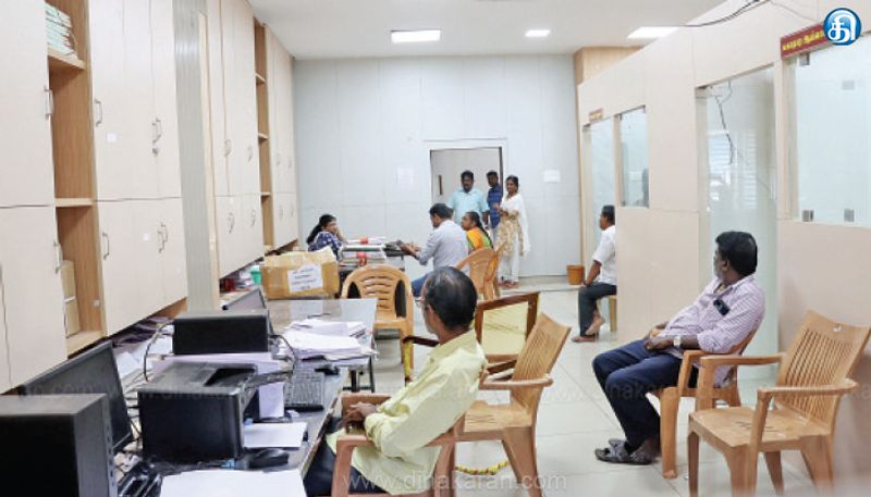 அரியமங்கலம் கோட்ட அலுவலகத்தில் ரெய்டு