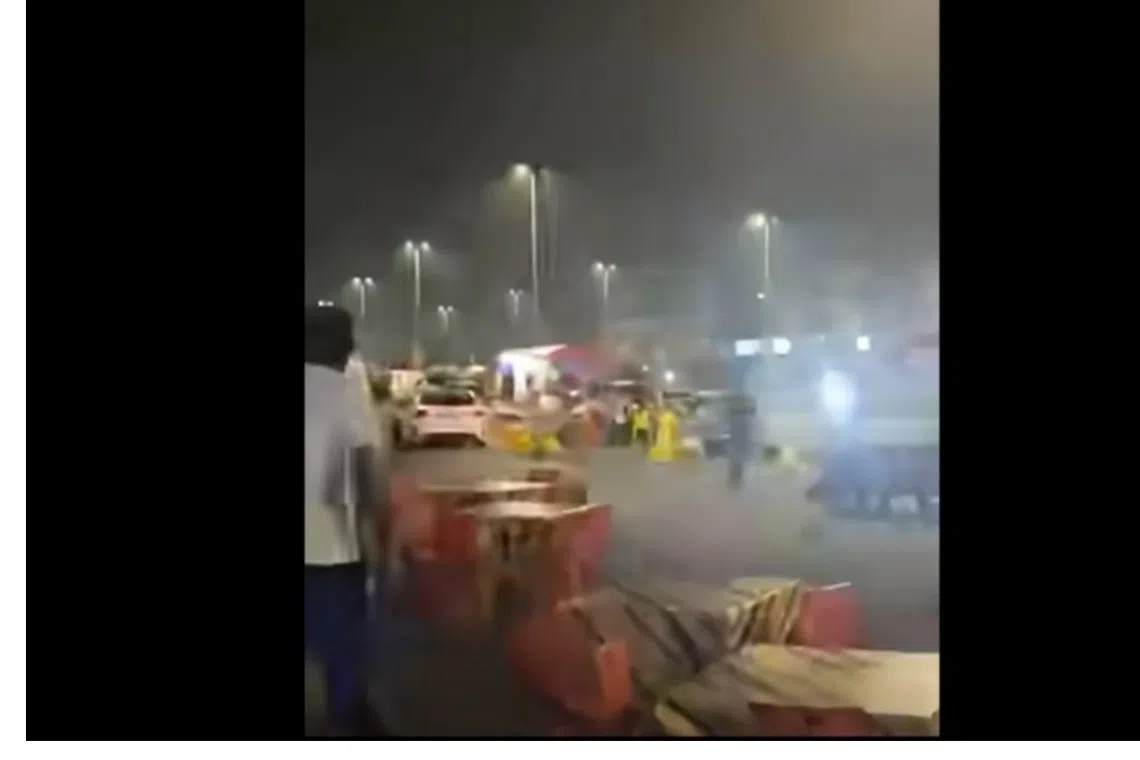 ஜோகூர் சாலையோரக் கடையை மோதிச் சென்ற சிங்கப்பூர் கார்