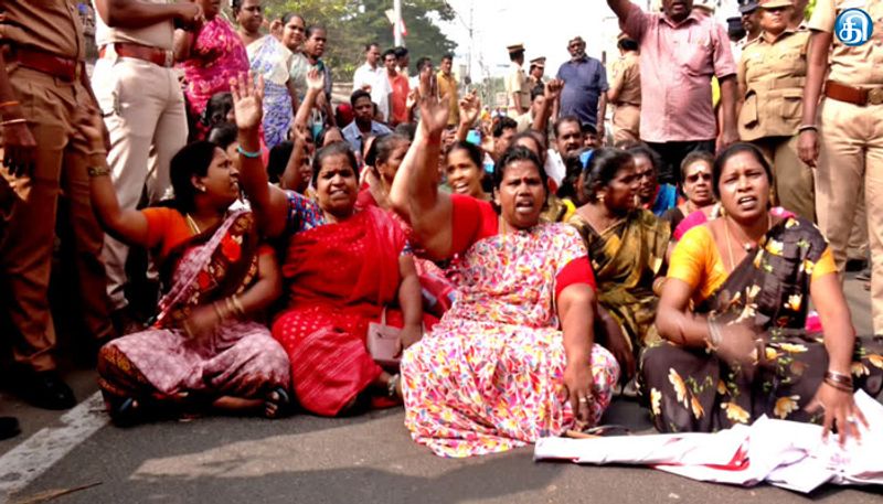 தூய்மைப்பணியாளர்கள் கோட்டை முன் போராட்டம்