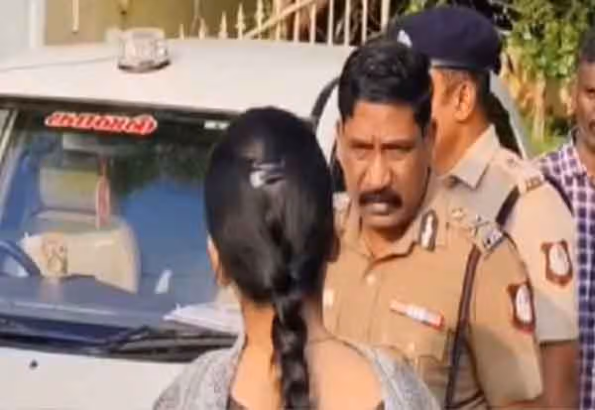 சேலத்தில் ரூ.14 கோடி மதிப்பிலான வெள்ளிப் பொருட்கள் கொள்ளை; போலீசார் விசாரணை