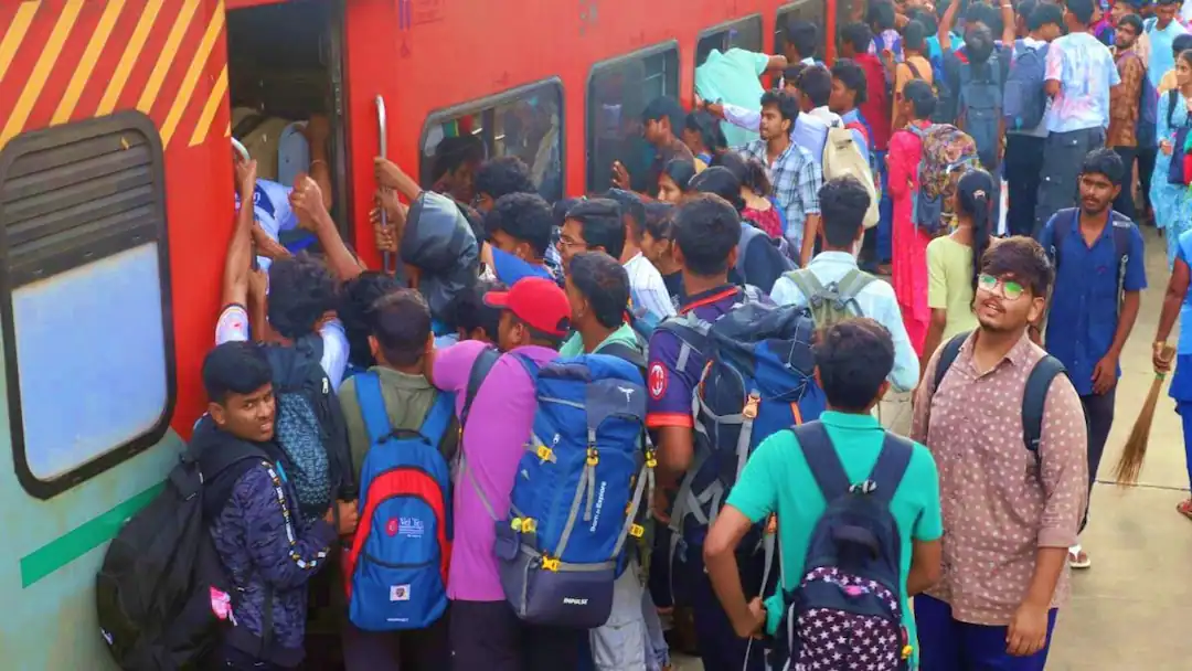 Holidays: வரட்டா மாமே டுர்.. சொந்த ஊருக்கு படையெடுக்கும் மக்கள்! காலியாகும்